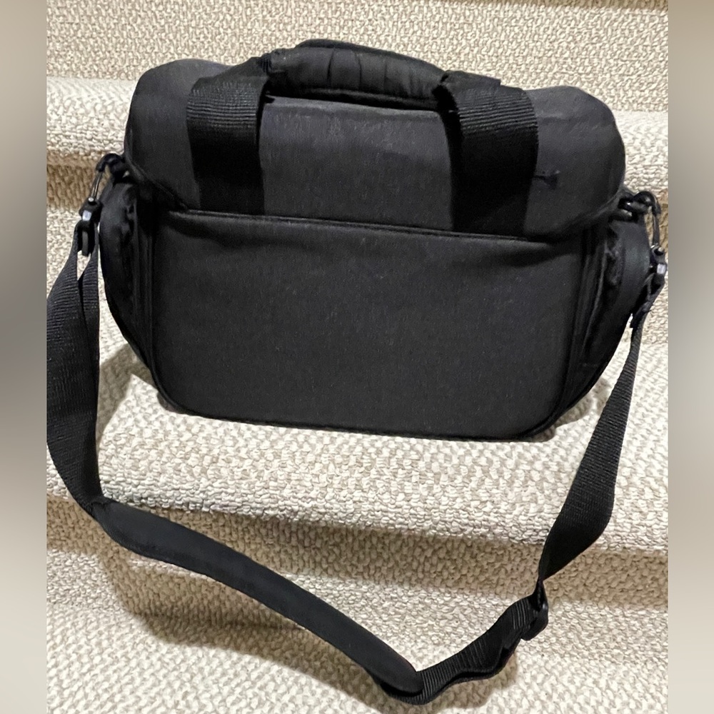 Amazon Basics Camera Bag - Picture 6 of 6